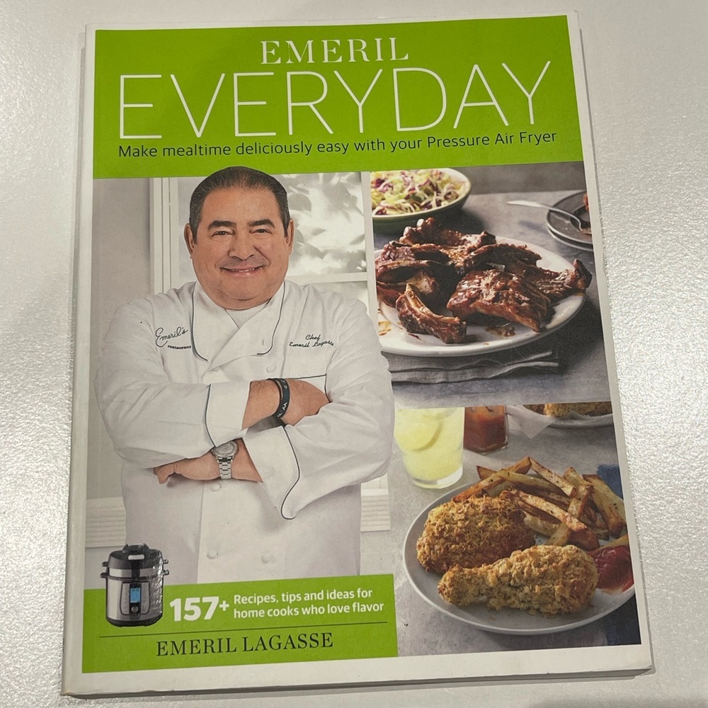 TASTE OF HOME CHRISTMAS HOLIDAY COOKBOOK HARDCOVER